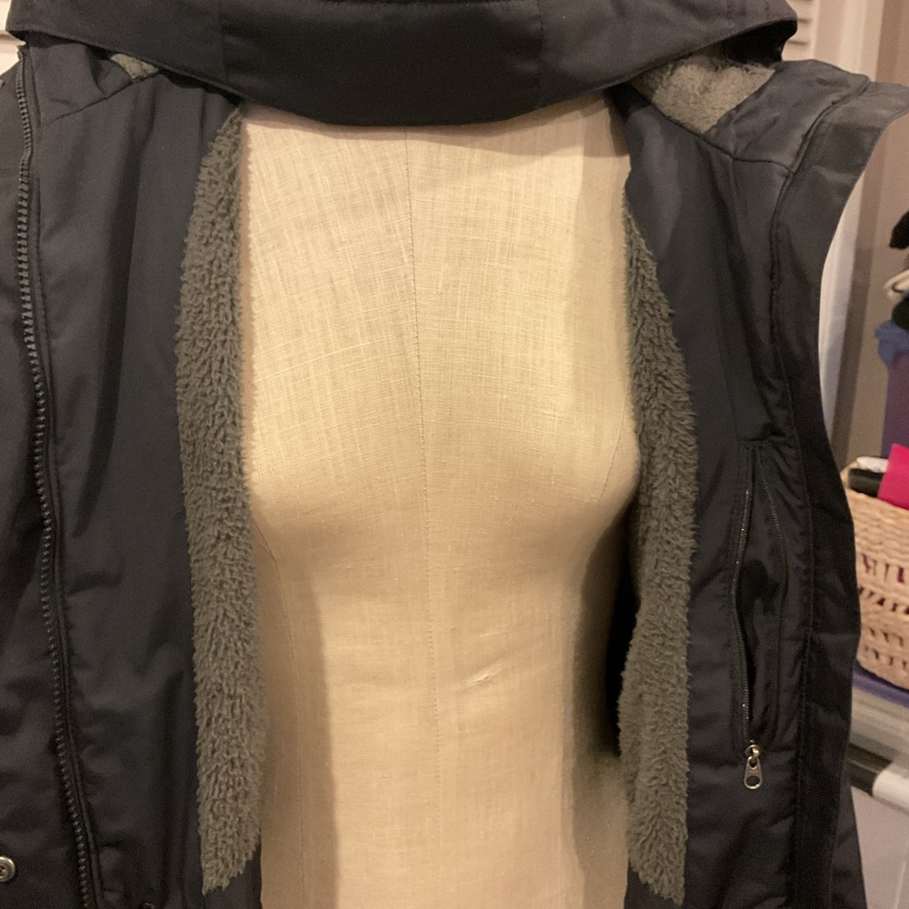 L.L. Bean Black Warm Warmer Jacket - Picture 7 of 12